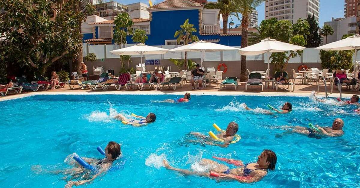 Een foto van het zwembad bij RH Royal Benidorm