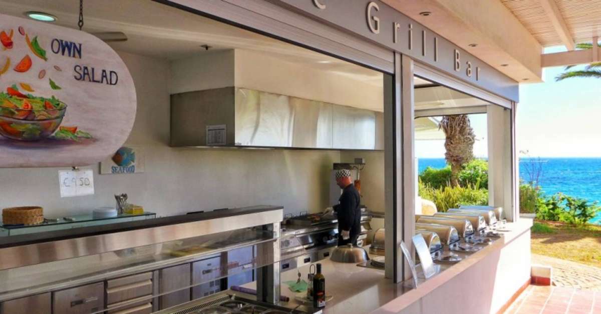 Een foto van de faciliteiten bij Grecian Sands Hotel