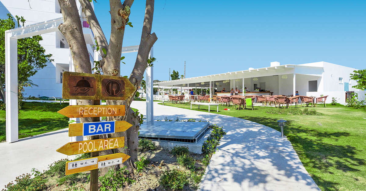 Een foto van het terras bij Stamos Hotel Faliraki