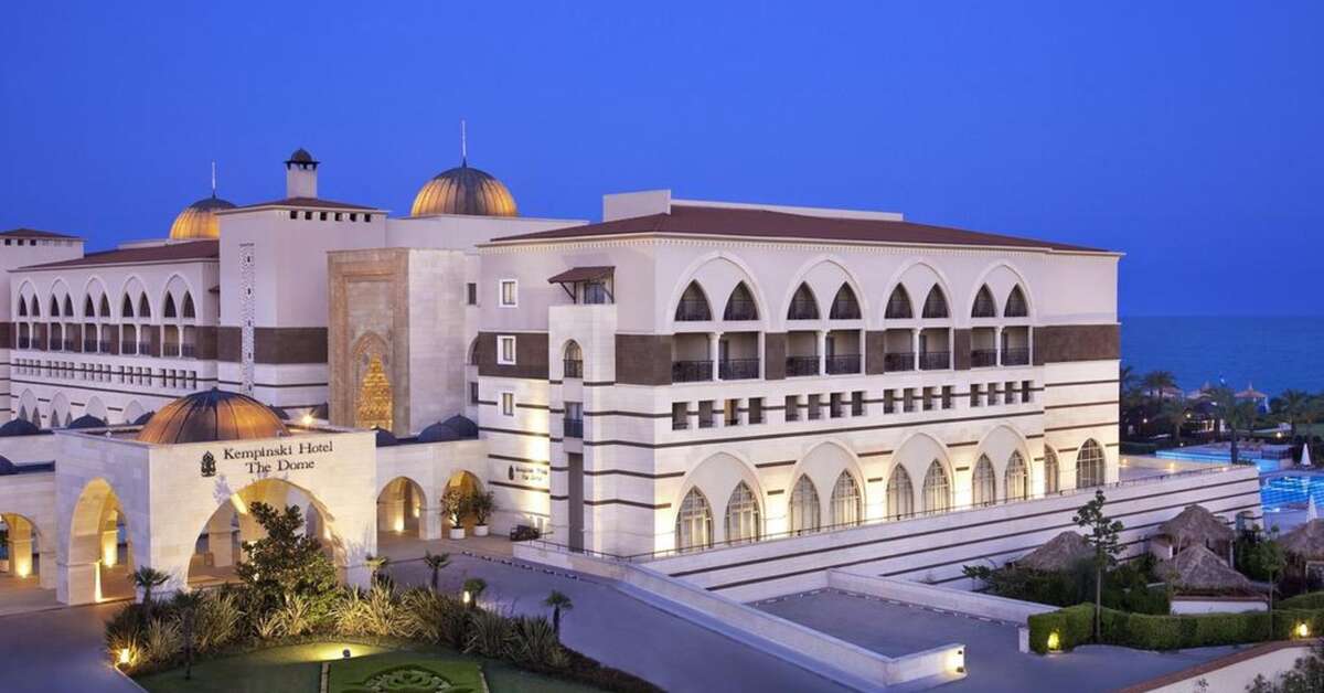 Een foto van de buitenkant van Kempinski Hotel The Dome