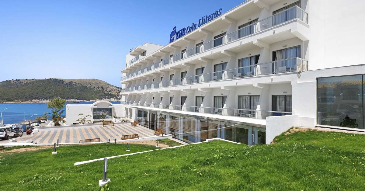 Een foto van de buitenkant van THB Cala Lliteras