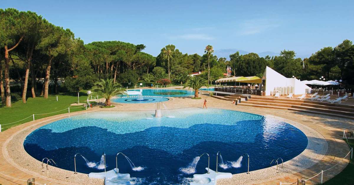 Een foto van het zwembad bij Camping Villaggio Baia Domizia