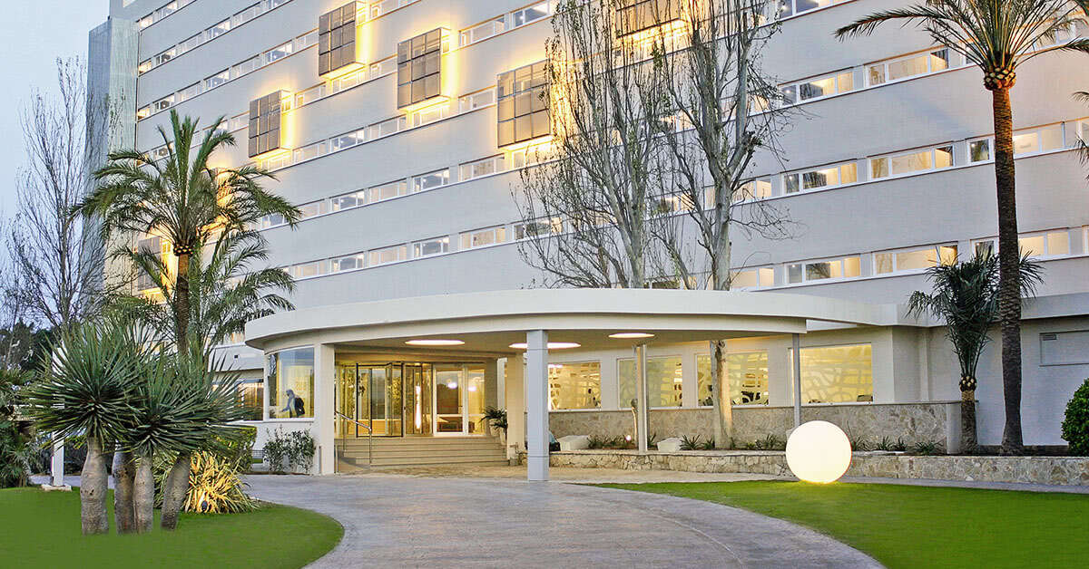 Een foto van de buitenkant van BG Java Hotel