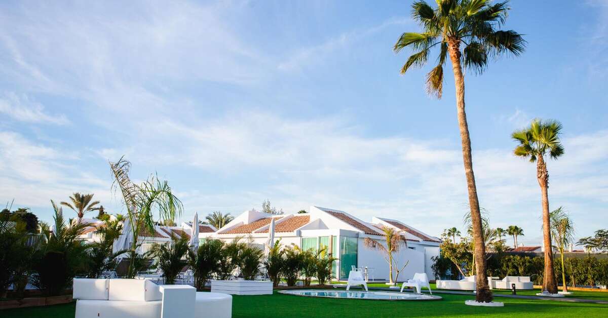 Een foto van het terras bij Seven Hotel & Wellness - Gay Only