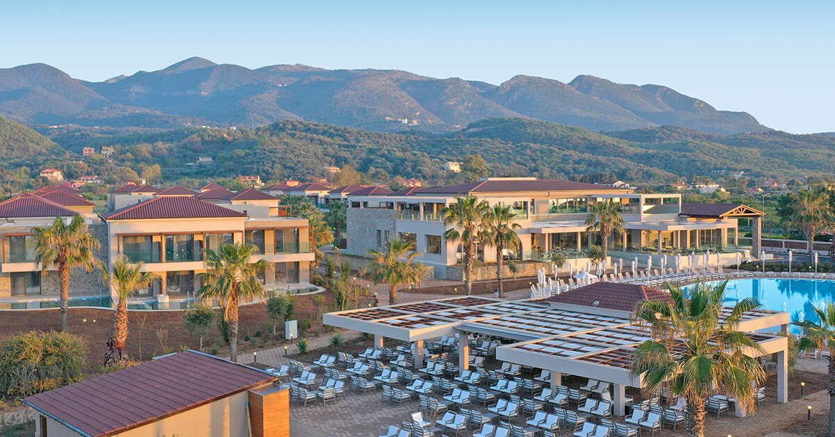Een foto van de buitenkant van Almyros Beach Hotel