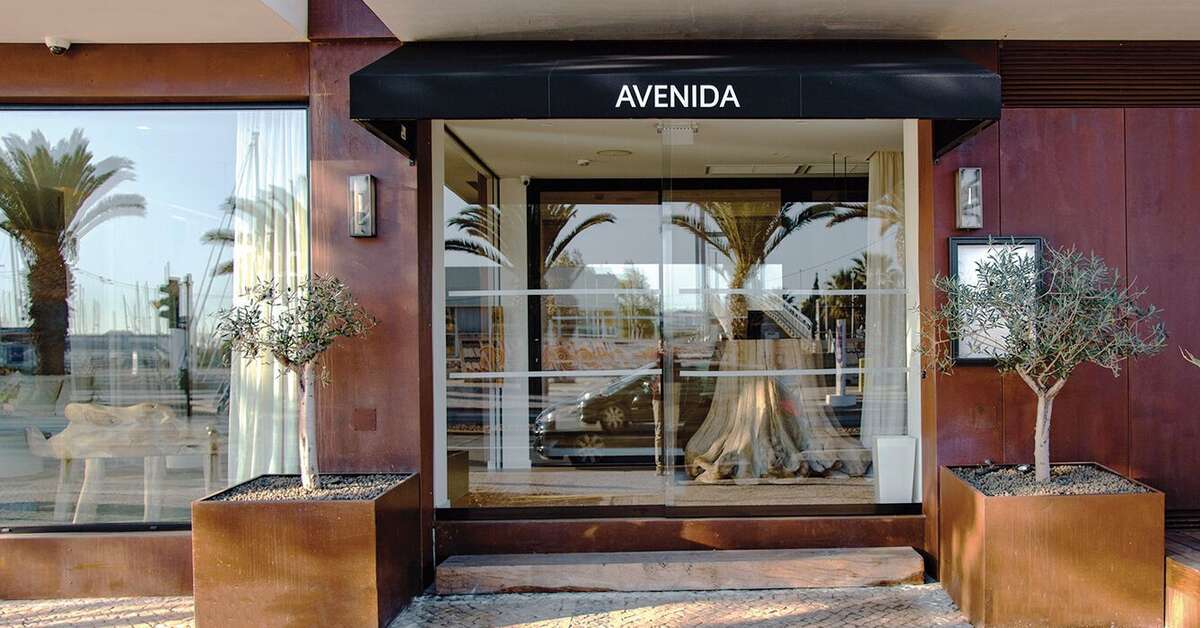 Een foto van de buitenkant van Lagos Avenida Hotel