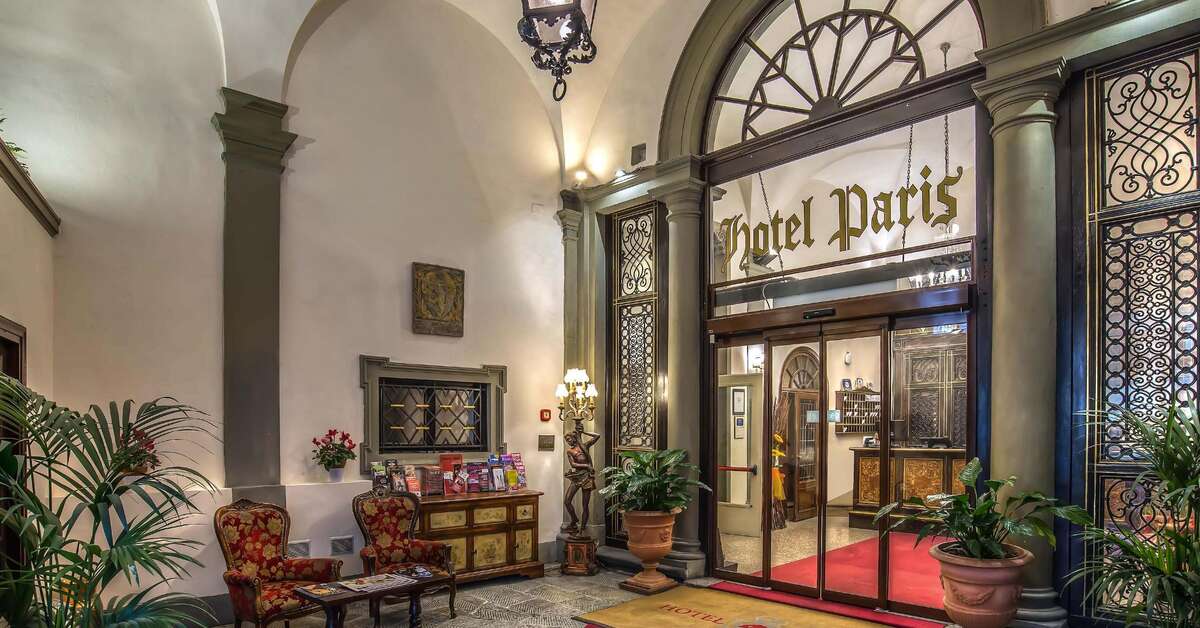 Een foto van de buitenkant van Hotel Paris Florence
