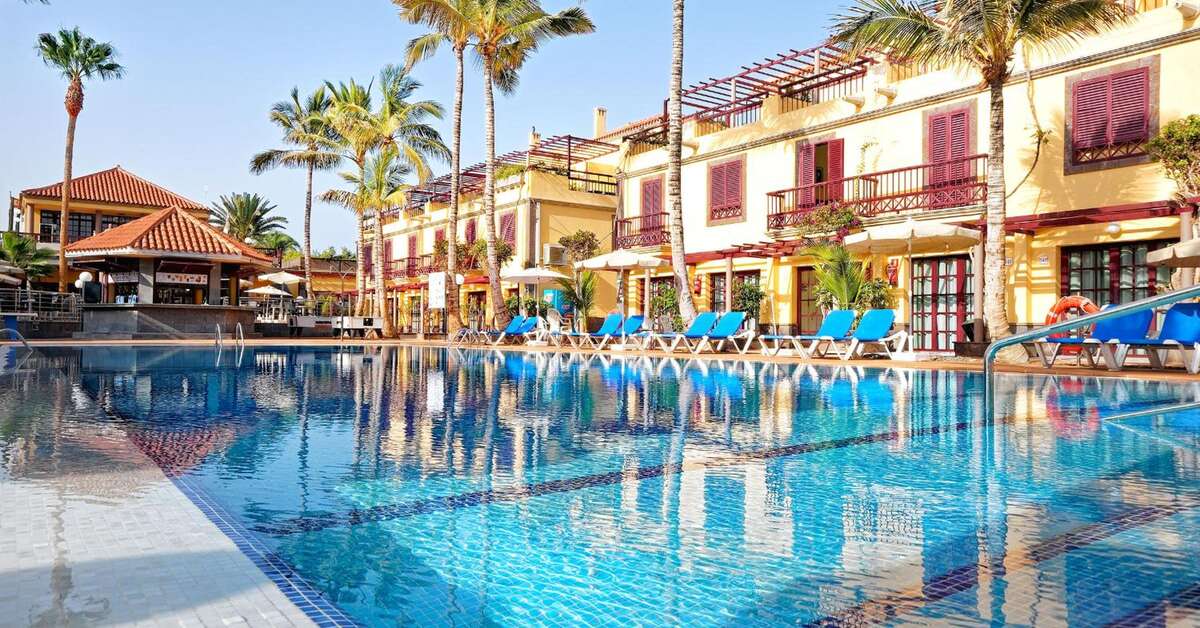 Een foto van het zwembad bij Maspalomas Oasis Club
