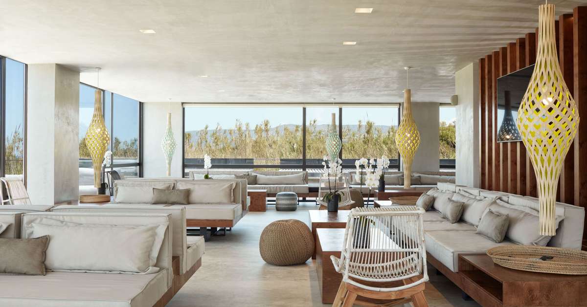 Een foto van het interieur van Kimpton La Mer Resort & Spa