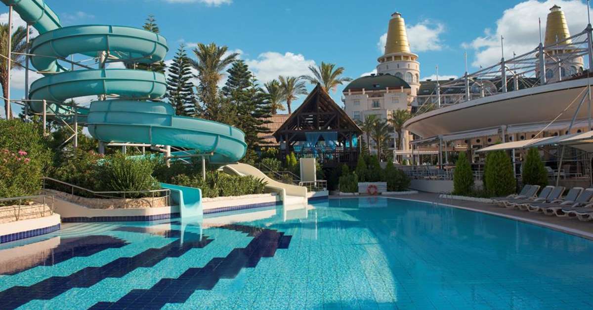 Een foto van het zwembad bij Delphin Diva Premiere Hotel