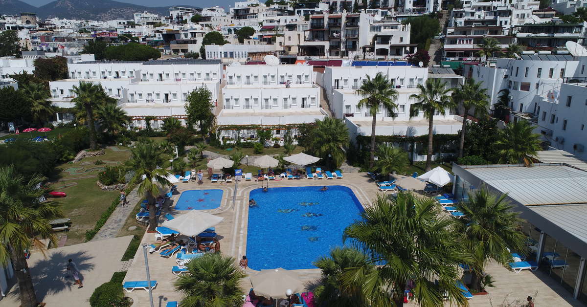 Een foto van het zwembad bij Nagi Beach Hotel