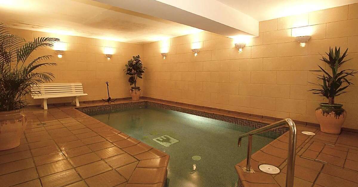 Ein Foto vom Pool im Hotel Gaya