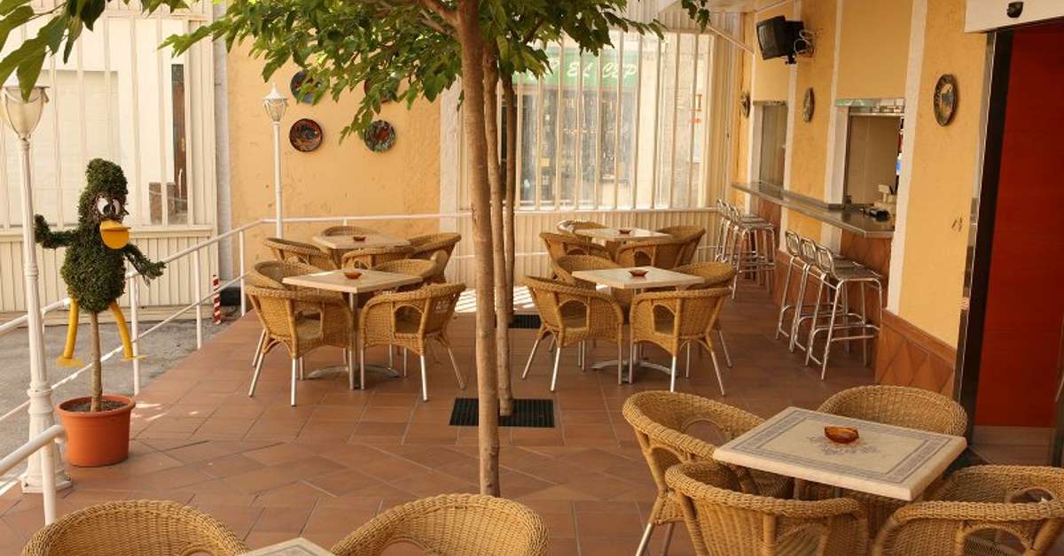 Een foto van het terras bij Hotel Costa Brava Blanes