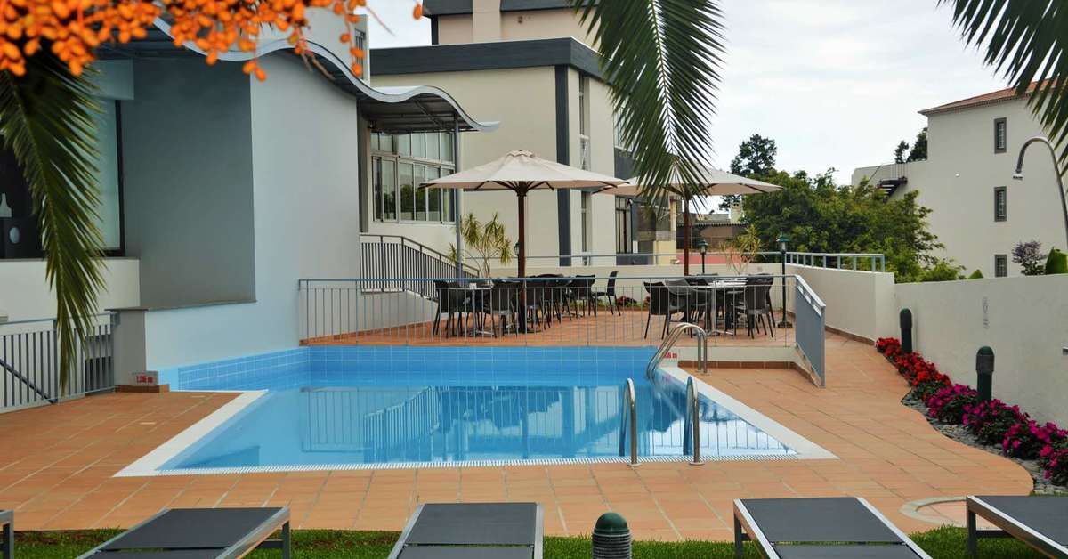 Een foto van het zwembad bij Madeira Bright Star Hotel