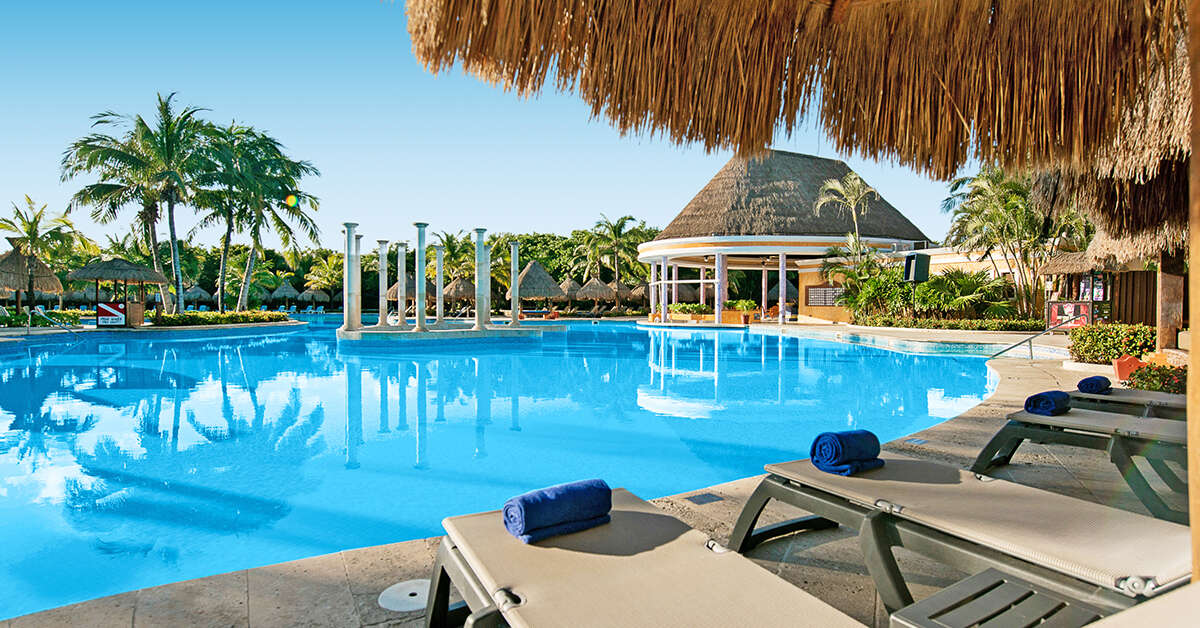 Een foto van het zwembad bij Iberostar Paraiso Del Mar