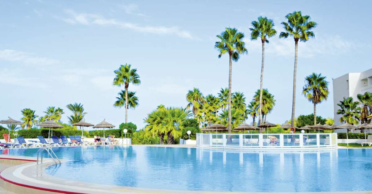 Een foto van het zwembad bij Hotel Club Tropicana & Spa