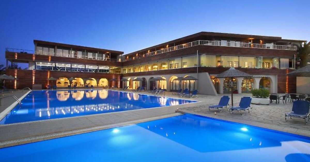 Een foto van het zwembad bij Blue Dolphin Hotel