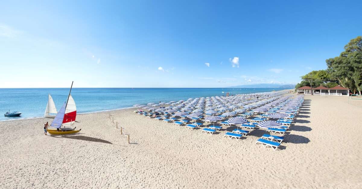 Een foto van het strand bij VOI Floriana Resort