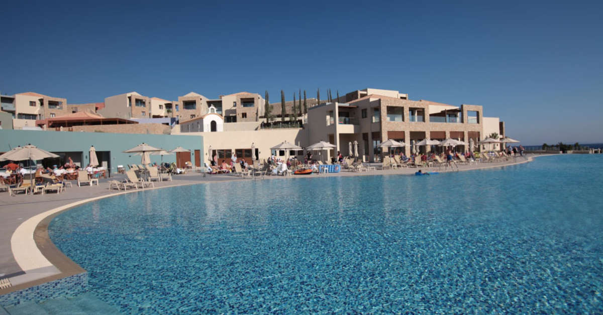 Een foto van het zwembad bij Blue Lagoon Village