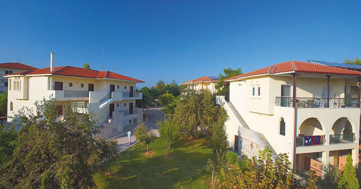 Een foto van de buitenkant van Portes Beach Hotel