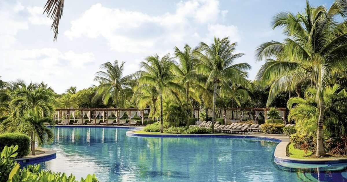 Een foto van het zwembad bij Valentin Imperial Maya