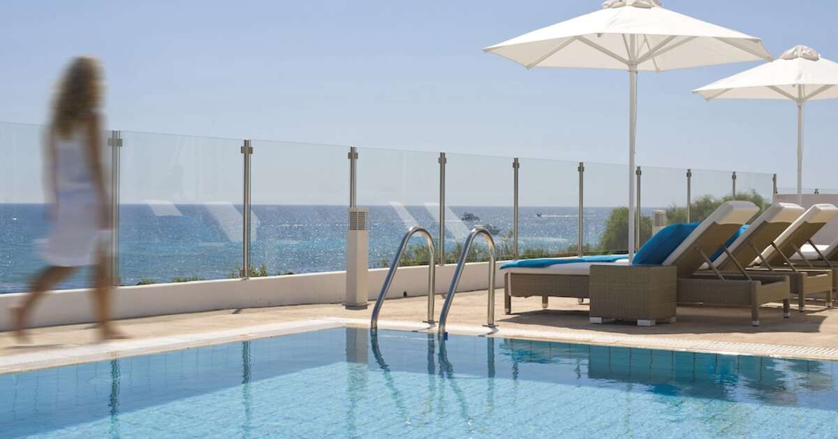 Een foto van het zwembad bij Louis Althea Kalamies Luxury Villas