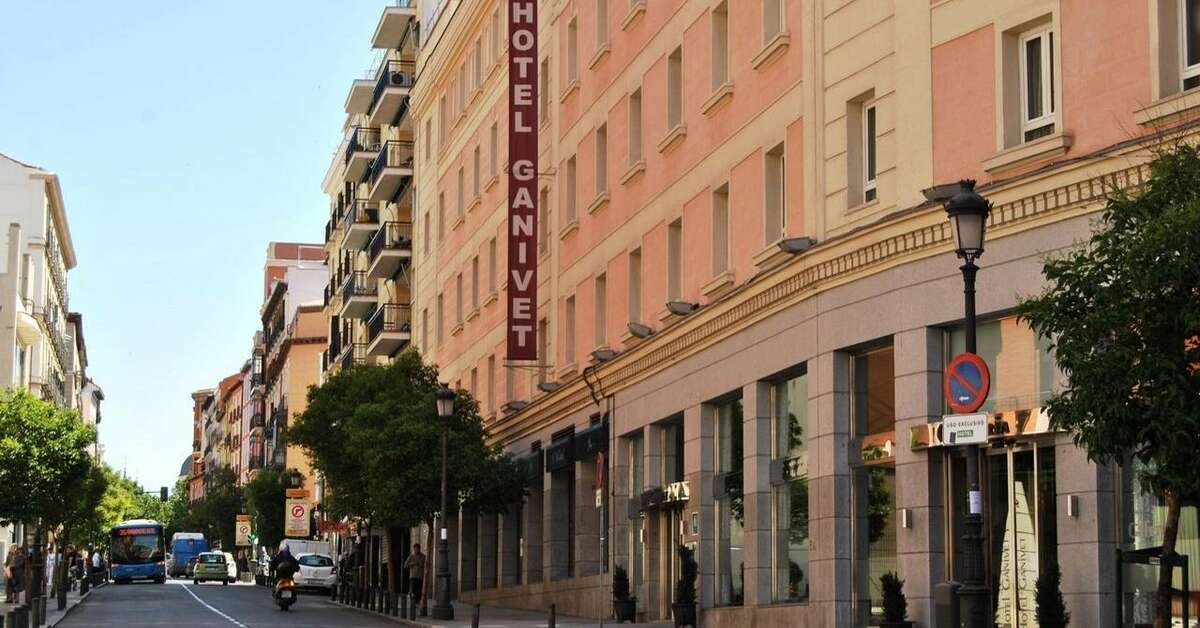 Een foto van de buitenkant van Hotel Porcel Ganivet