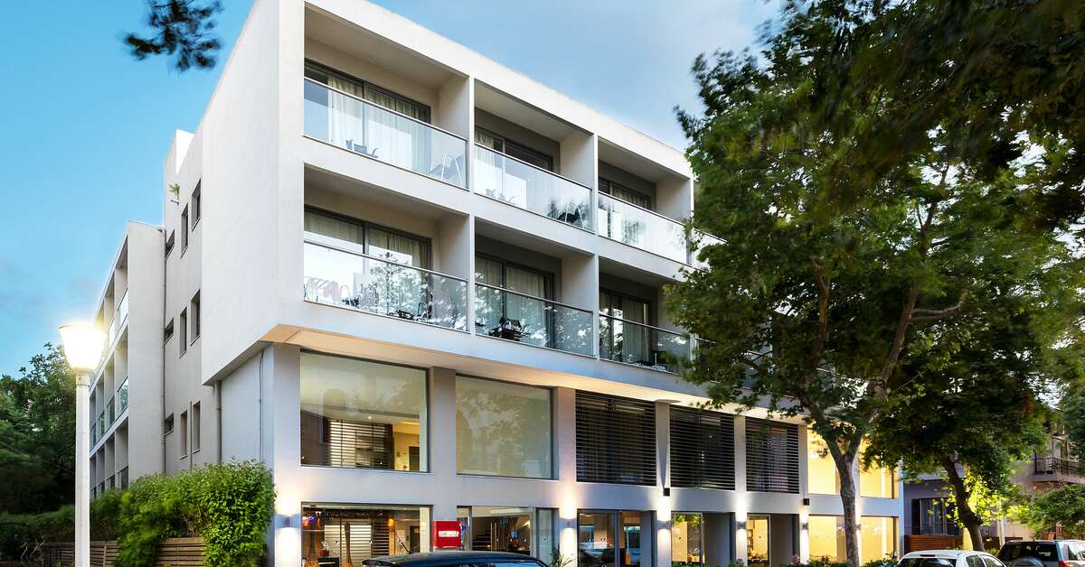 Een foto van de buitenkant van Oktober Downtown Boutique Hotel
