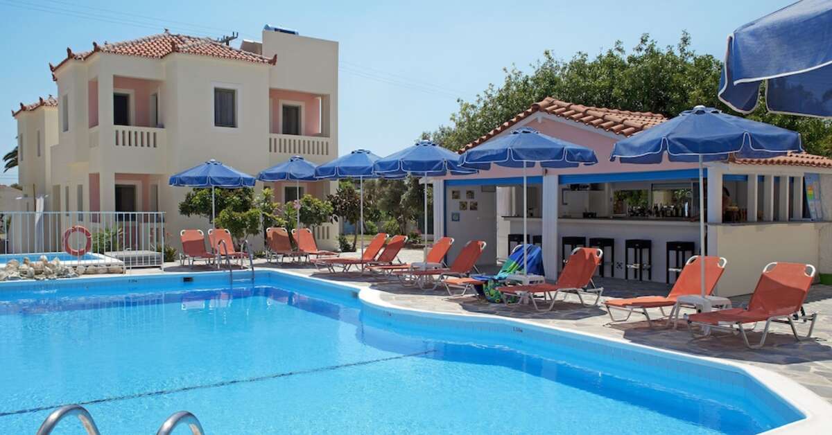 Een foto van het zwembad bij Aphrodite Hotel & Suites