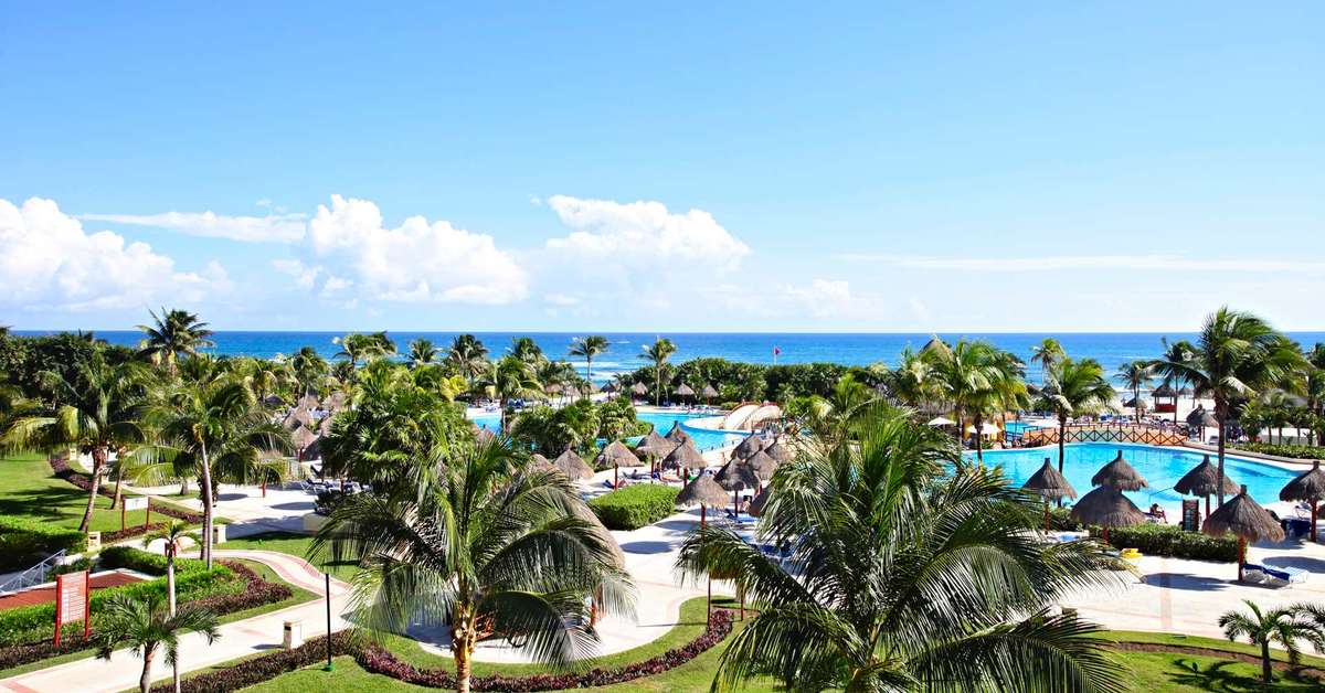 Een foto van het zwembad bij Grand Bahia Principe Tulum