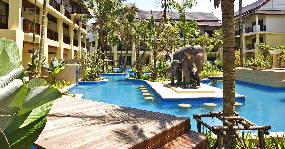 Een foto van het zwembad bij Apsara Beachfront Resort & Villa
