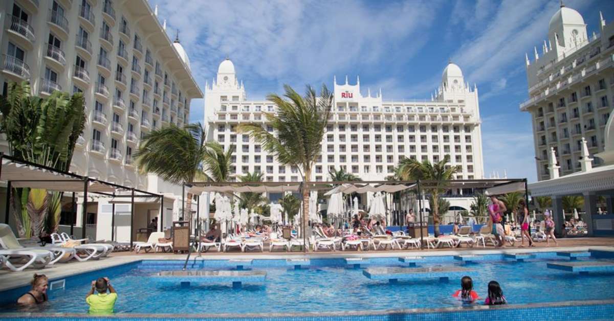 Een foto van het zwembad bij Riu Palace Aruba