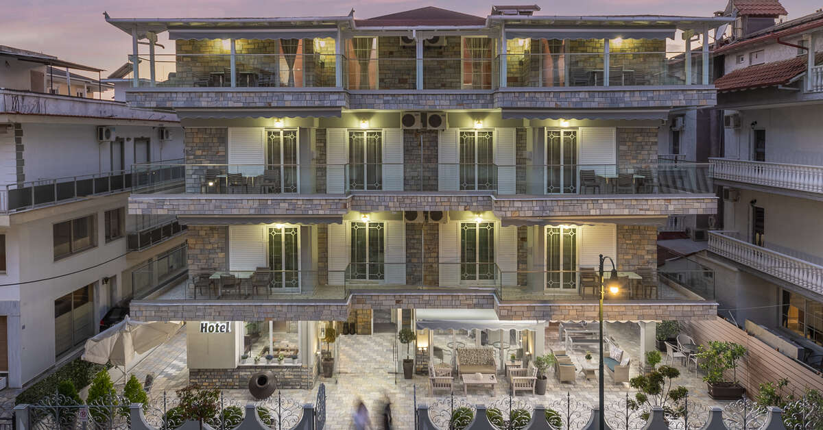 Een foto van de buitenkant van Ouzas Luxury Hotel