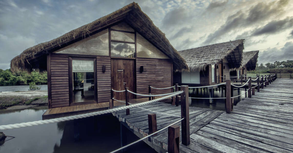 Een foto van de buitenkant van Suriya Luxury Resort