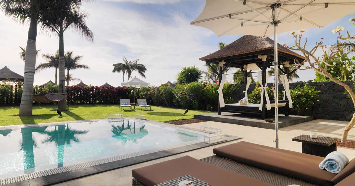Een foto van het zwembad bij Gran Melia Palacio de Isora