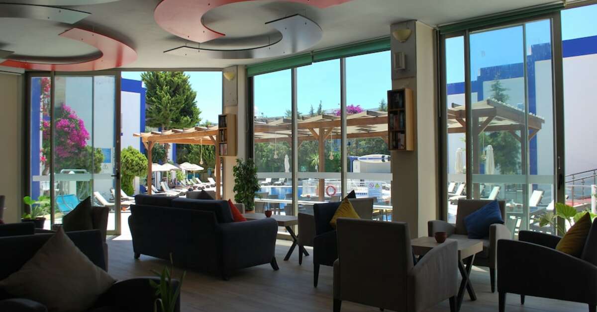 Een foto van het interieur van Serpina Hotel