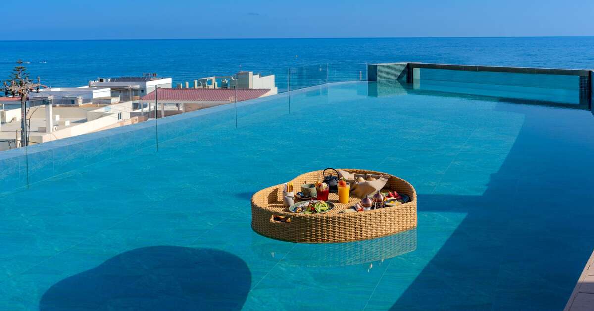 Ein Foto vom Pool im Minos Ambassador