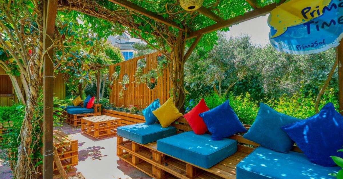 Een foto van het terras bij Telatiye Resort