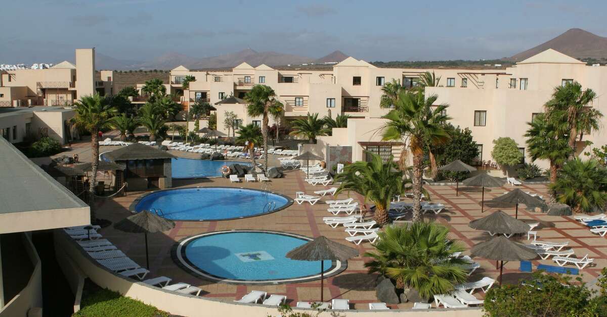Een foto van het zwembad bij Vitalclass Lanzarote Sports & Wellness Center