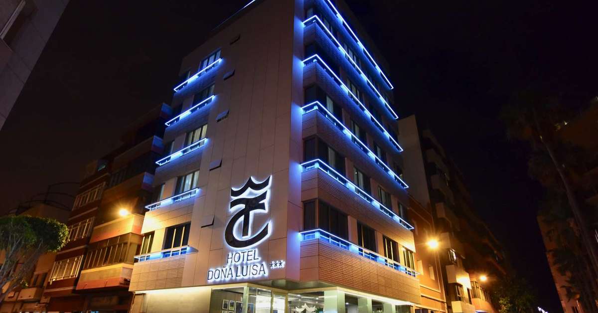 Een foto van de buitenkant van Hotel Dona Luisa
