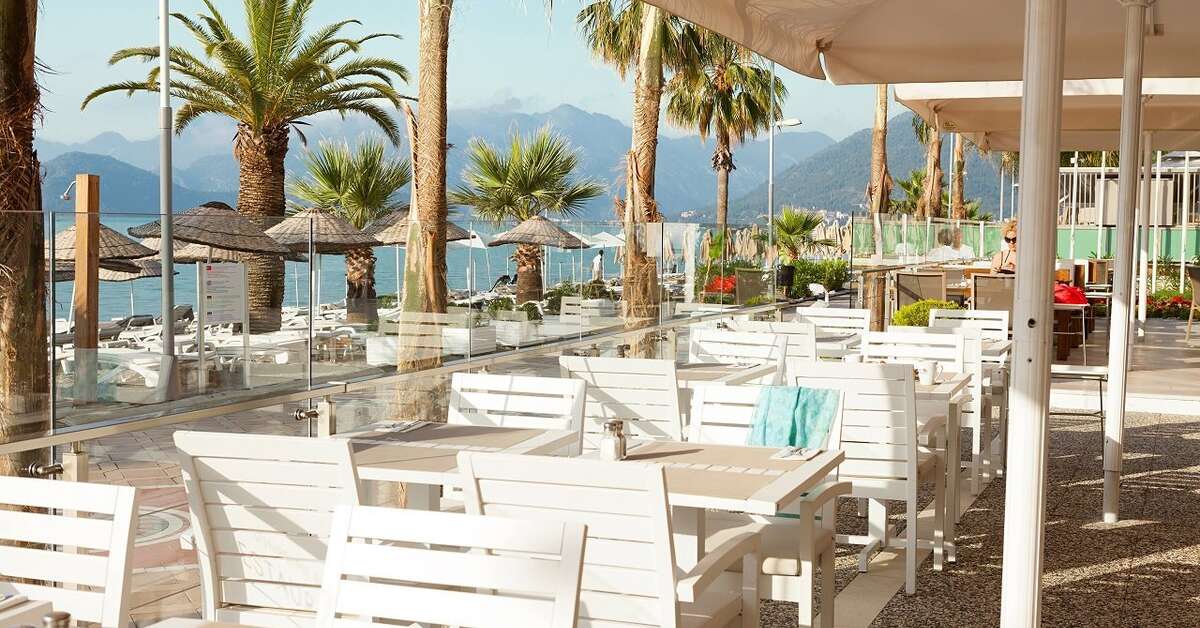 Ein Foto The Beachfront Hotel