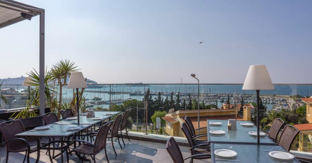 Een foto van het terras bij Elite World Kusadasi