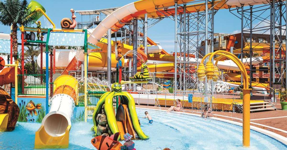 Een foto van het zwembad bij Pegasos World Hotel
