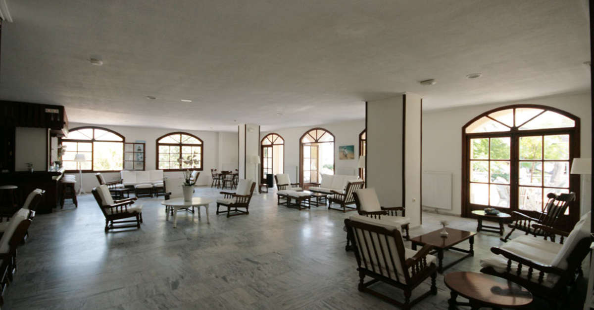 Een foto van het interieur van Theodorou Beach Hotel