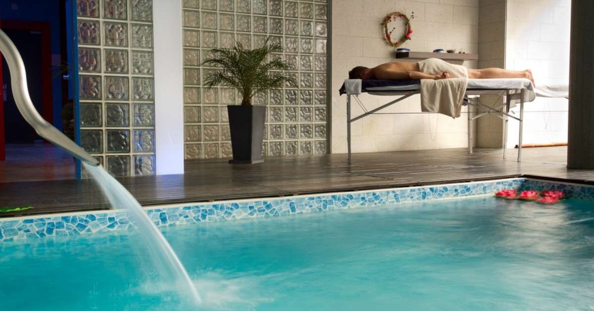 Een foto van het zwembad bij Golden Tulip Caramulo Hotel & Spa