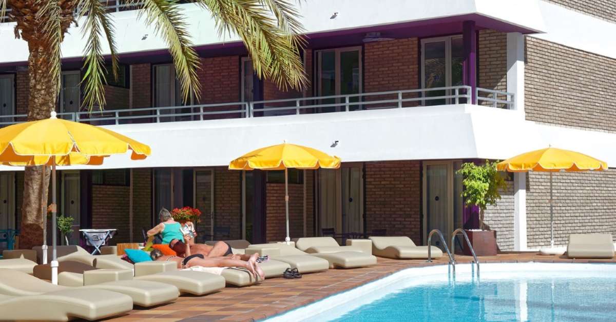 Een foto van de buitenkant van Las Jacarandas Beach