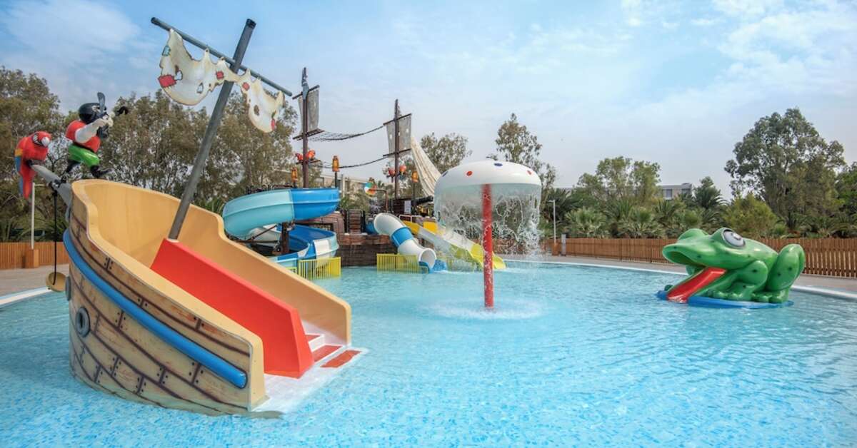 Een foto van het zwembad bij Caravia Beach Hotel