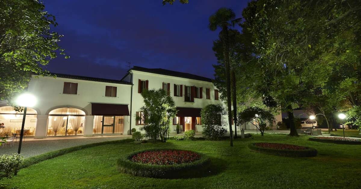 Een foto van de buitenkant van Villa Patriarca Hotel