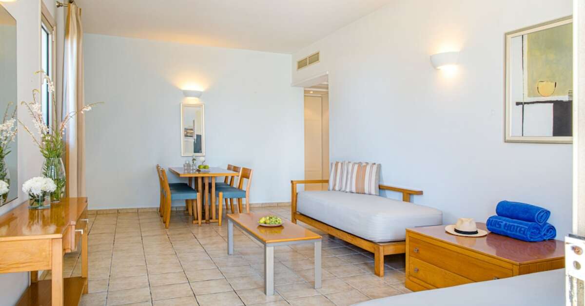 Een foto van Louis Althea Beach