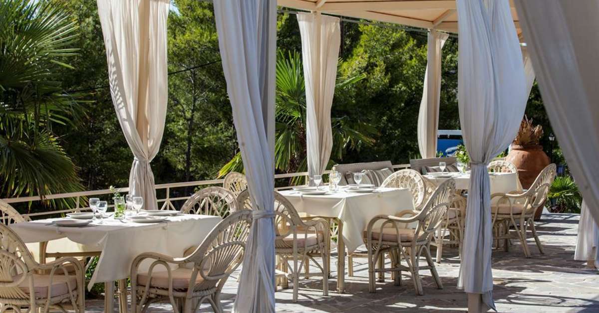 Een foto van het terras bij Princess Hotel
